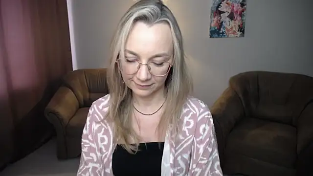 Snapshot of Ava_Elior chatting on July 2, 2026, 11:38 am Ava Elior online show from July 2, 2026, 11:38 am