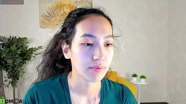 FlirtyAura online show from April 24, 2026, 3:42 am