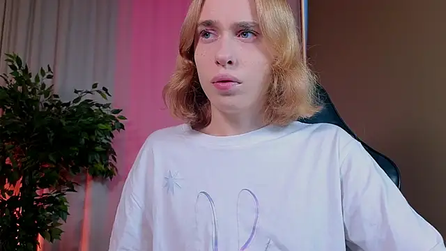 BarbieRichy online show from October 1, 2025, 5:35 am