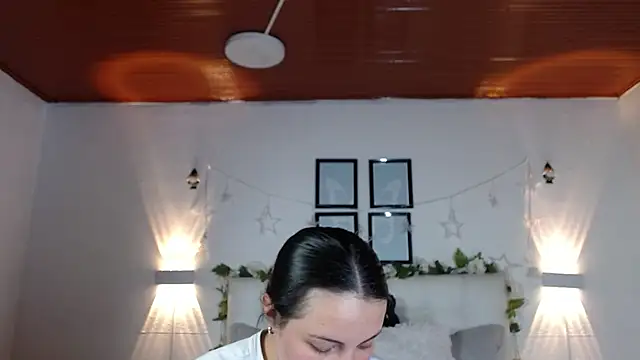 Megan 05  online show from February 4, 2026, 6:47 pm