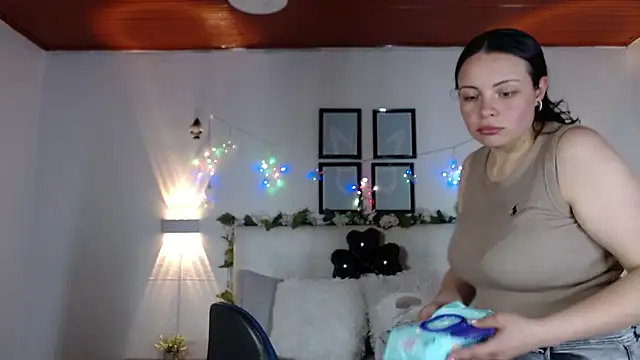 Megan 05  online show from February 6, 2026, 6:55 pm