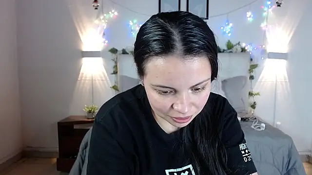 Megan 05  online show from February 7, 2026, 6:33 pm