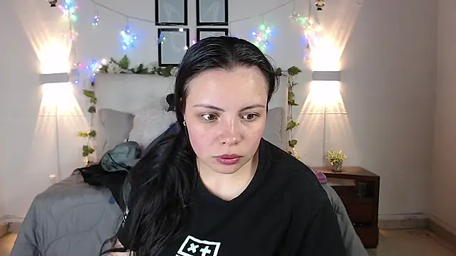 Megan 05  online show from February 28, 2026, 7:15 pm