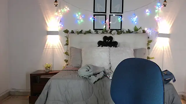 Megan 05  online show from March 12, 2026, 6:14 pm