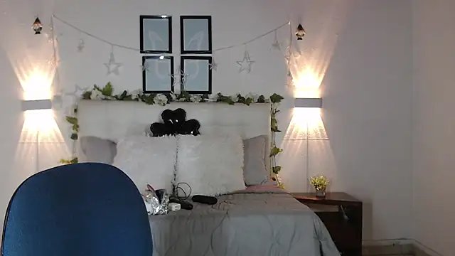 Megan 05  online show from March 18, 2026, 6:55 pm