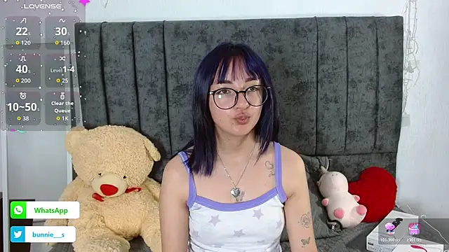 Littlee Bunny  online show from November 4, 2025, 10:36 am