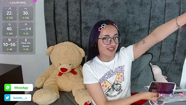 Littlee Bunny  online show from November 10, 2025, 12:59 pm