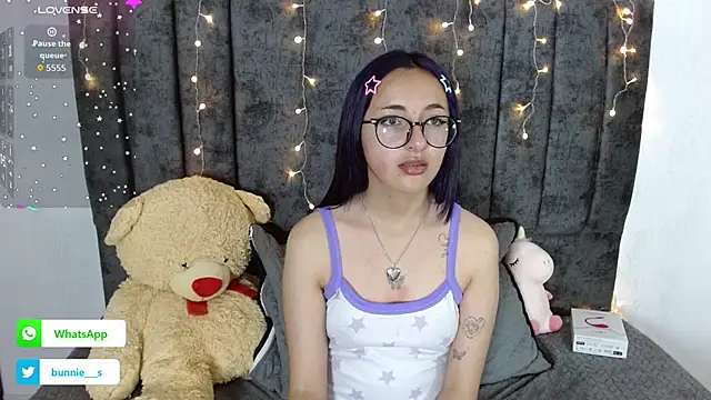 Littlee Bunny  online show from November 11, 2025, 10:48 am