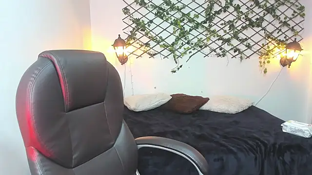 velvet  moon online show from March 26, 2026, 12:06 am