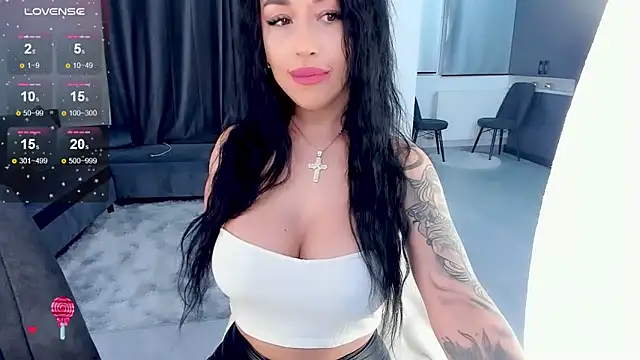 Snapshot of oh_julya chatting on February 4, 2025, 7:22 pm oh julya online show from February 4, 2025, 7:22 pm