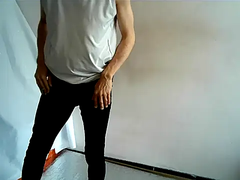 Snapshot of matrix70016 chatting on September 12, 2025, 5:35 pm matrix70016 online show from September 12, 2025, 5:35 pm