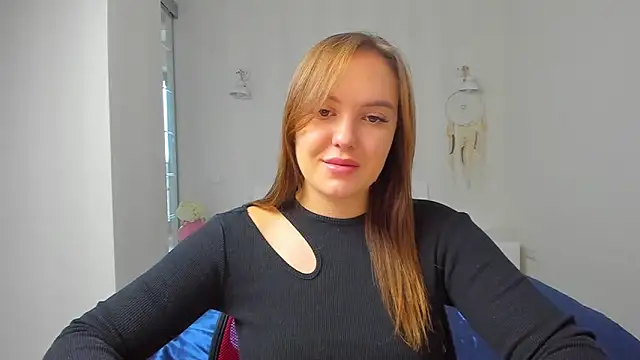 Snapshot of EmmaNorman chatting on October 19, 2025, 12:17 pm EmmaNorman online show from October 19, 2025, 12:17 pm