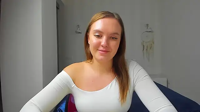 Snapshot of EmmaNorman chatting on October 24, 2025, 2:13 pm EmmaNorman online show from October 24, 2025, 2:13 pm