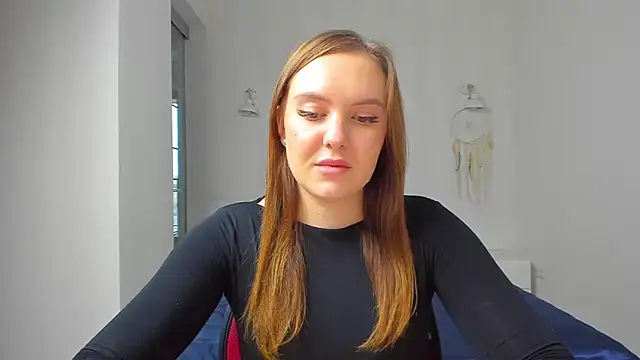 Snapshot of EmmaNorman chatting on October 27, 2025, 2:10 pm EmmaNorman online show from October 27, 2025, 2:10 pm