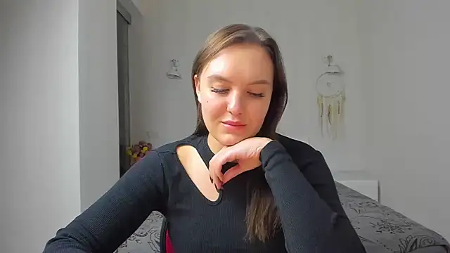 Snapshot of EmmaNorman chatting on November 5, 2025, 4:18 pm EmmaNorman online show from November 5, 2025, 4:18 pm