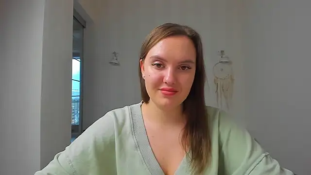 Snapshot of EmmaNorman chatting on November 19, 2025, 1:22 pm EmmaNorman online show from November 19, 2025, 1:22 pm