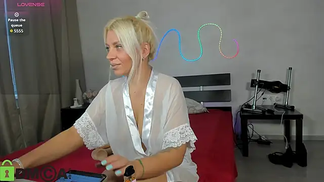 Stasy Traiin online show from September 23, 2025, 1:08 am