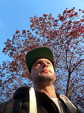 Carlosmauricio123 online show from April 21, 2026, 10:45 pm