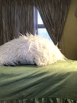 KINKYBOOTI22 online show from March 26, 2026, 4:12 pm