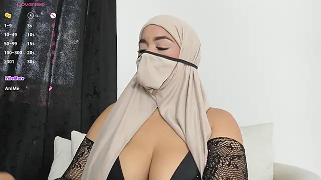 Snapshot of thaira_aly chatting on October 28, 2025, 9:50 pm thaira aly online show from October 28, 2025, 9:50 pm