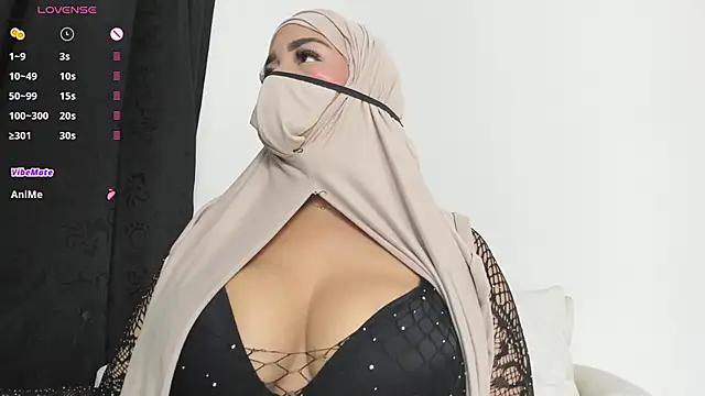 Snapshot of thaira_aly chatting on November 4, 2025, 10:42 pm thaira aly online show from November 4, 2025, 10:42 pm