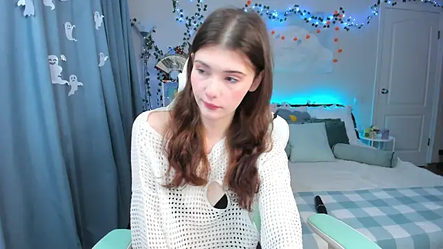 Zoe Vee online show from October 28, 2025, 3:32 am