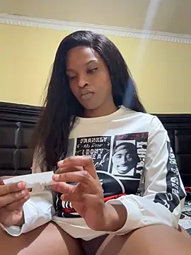 Snapshot of nia_long21 chatting on October 7, 2025, 4:15 pm nia long21 online show from October 7, 2025, 4:15 pm