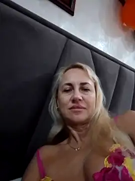 KissMiSveet online show from November 6, 2025, 8:21 pm