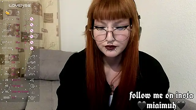 mia  yui online show from October 23, 2025, 3:55 pm