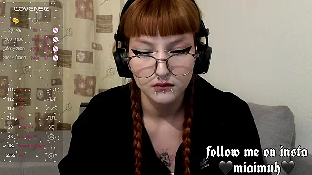 mia  yui online show from October 24, 2025, 8:16 pm