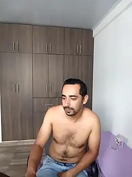 stivenlujan69 online show from October 29, 2025, 2:08 pm