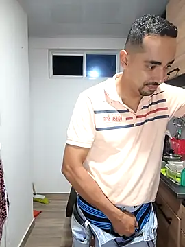 stivenlujan69 online show from October 31, 2025, 2:23 am