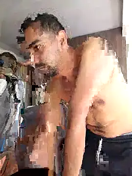 stivenlujan69 online show from November 18, 2025, 1:48 pm