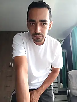 stivenlujan69 online show from November 20, 2025, 1:00 pm