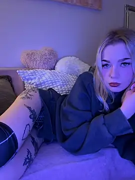 marnemzavar444 online show from November 10, 2025, 10:09 pm