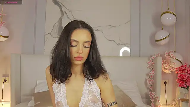 AdoraCortes online show from October 8, 2025, 5:05 am