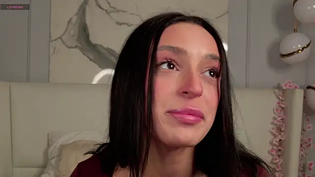 AdoraCortes online show from November 30, 2025, 5:11 am