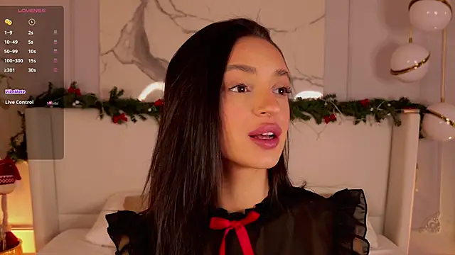 AdoraCortes online show from December 15, 2025, 5:12 am