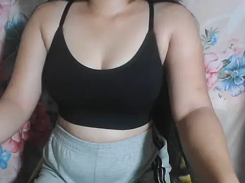 Katie Winslet online show from October 2, 2025, 11:12 pm