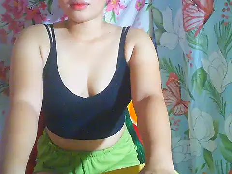 Snapshot of Katie_Winslet chatting on December 22, 2025, 11:57 pm Katie Winslet online show from December 22, 2025, 11:57 pm