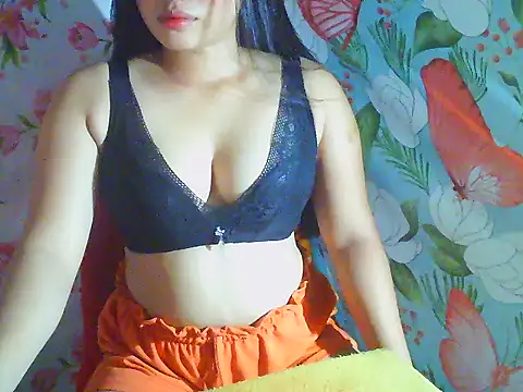 Snapshot of Katie_Winslet chatting on January 7, 2026, 12:13 am Katie Winslet online show from January 7, 2026, 12:13 am