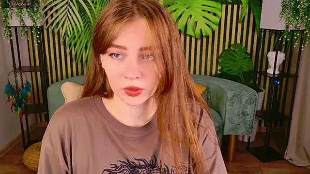 Moon  Bunny online show from October 10, 2025, 3:44 pm