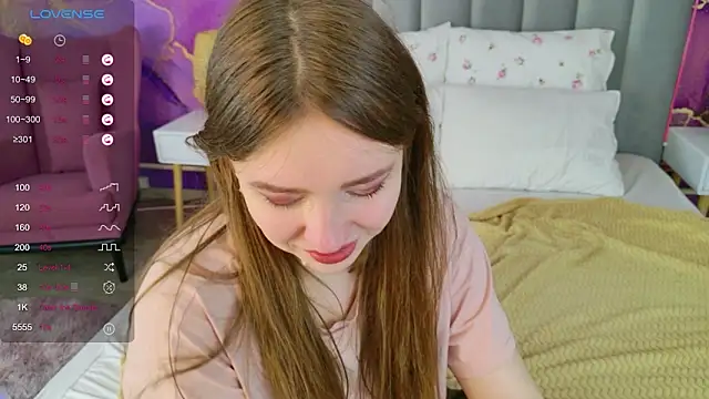 Snapshot of Moon__Bunny chatting on March 7, 2026, 3:20 pm Moon Bunny online show from March 7, 2026, 3:20 pm