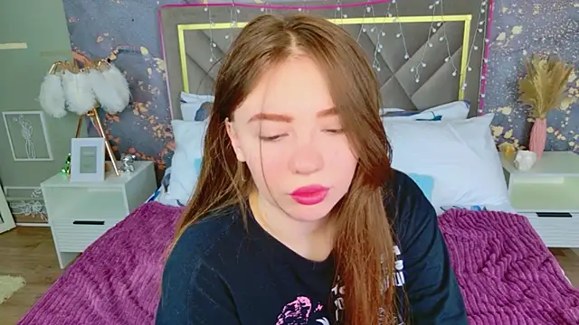 Snapshot of Moon__Bunny chatting on April 4, 2026, 3:20 pm Moon Bunny online show from April 4, 2026, 3:20 pm