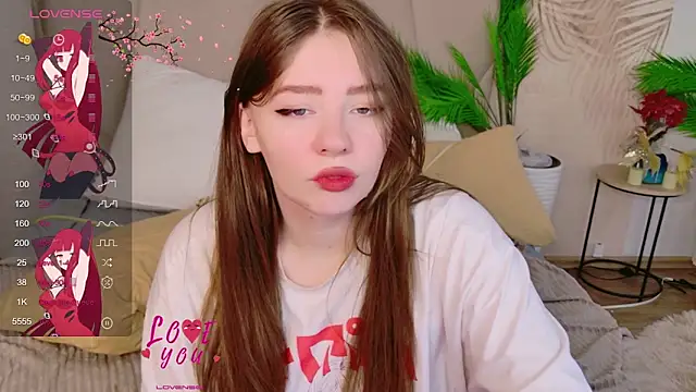 Snapshot of Moon__Bunny chatting on April 9, 2026, 4:23 pm Moon Bunny online show from April 9, 2026, 4:23 pm