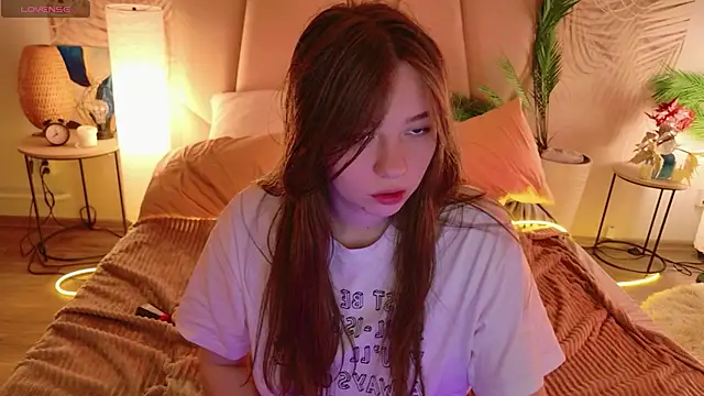 Snapshot of Moon__Bunny chatting on April 10, 2026, 12:10 pm Moon Bunny online show from April 10, 2026, 12:10 pm