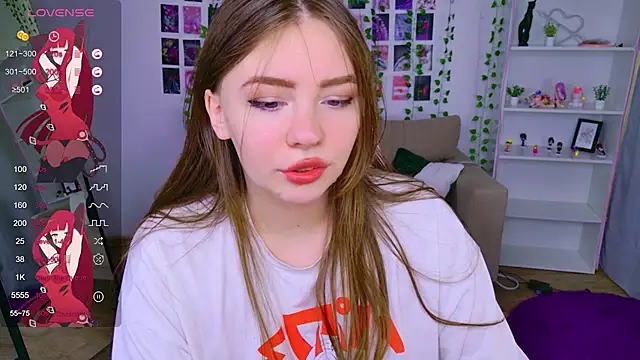 Snapshot of Moon__Bunny chatting on April 11, 2026, 12:20 pm Moon Bunny online show from April 11, 2026, 12:20 pm