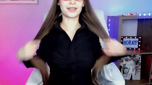 LuxMaya online show from April 2, 2026, 6:33 am