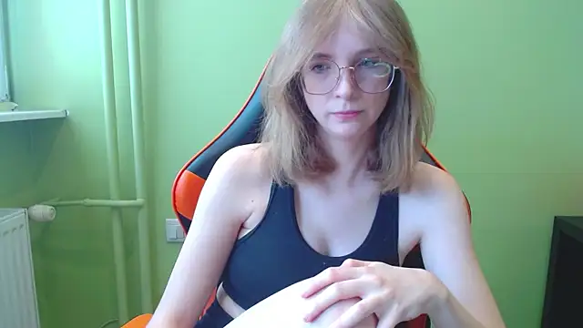 juicyPenny online show from April 12, 2026, 6:29 am