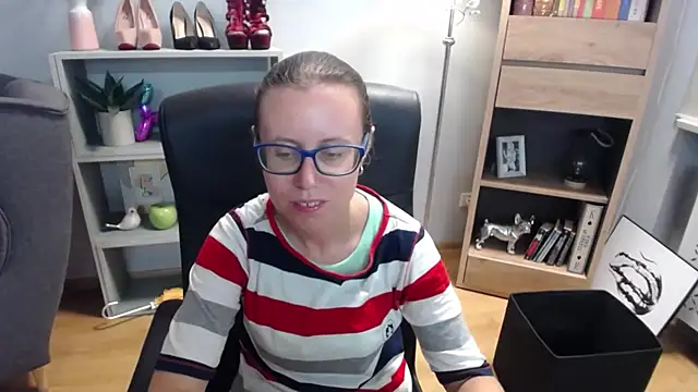 Snapshot of sweetxLizzy chatting on September 11, 2025, 4:23 am sweetxLizzy online show from September 11, 2025, 4:23 am